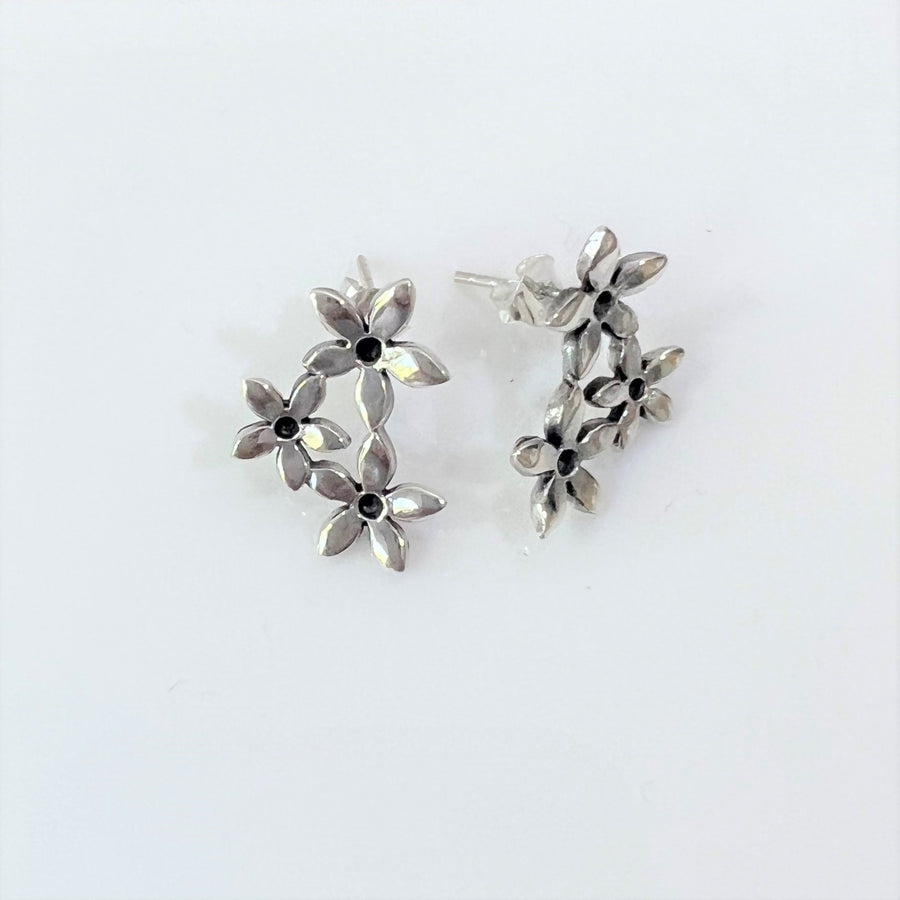 CLIMBING FLOWER STUDS