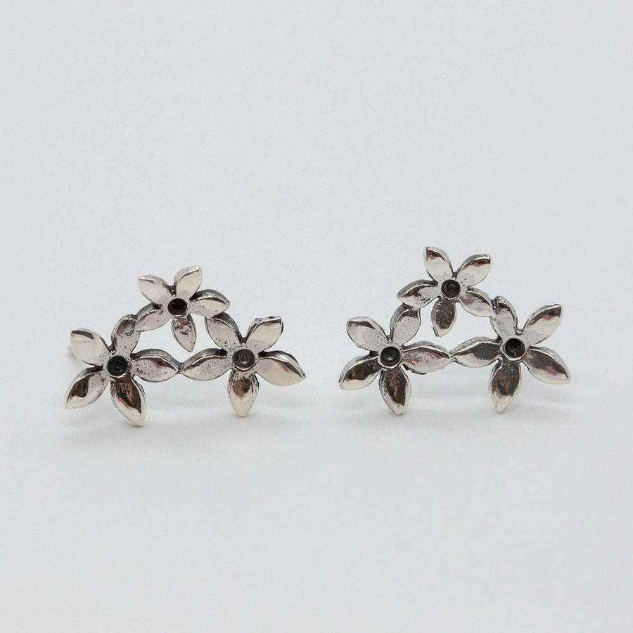 CLIMBING FLOWER STUDS